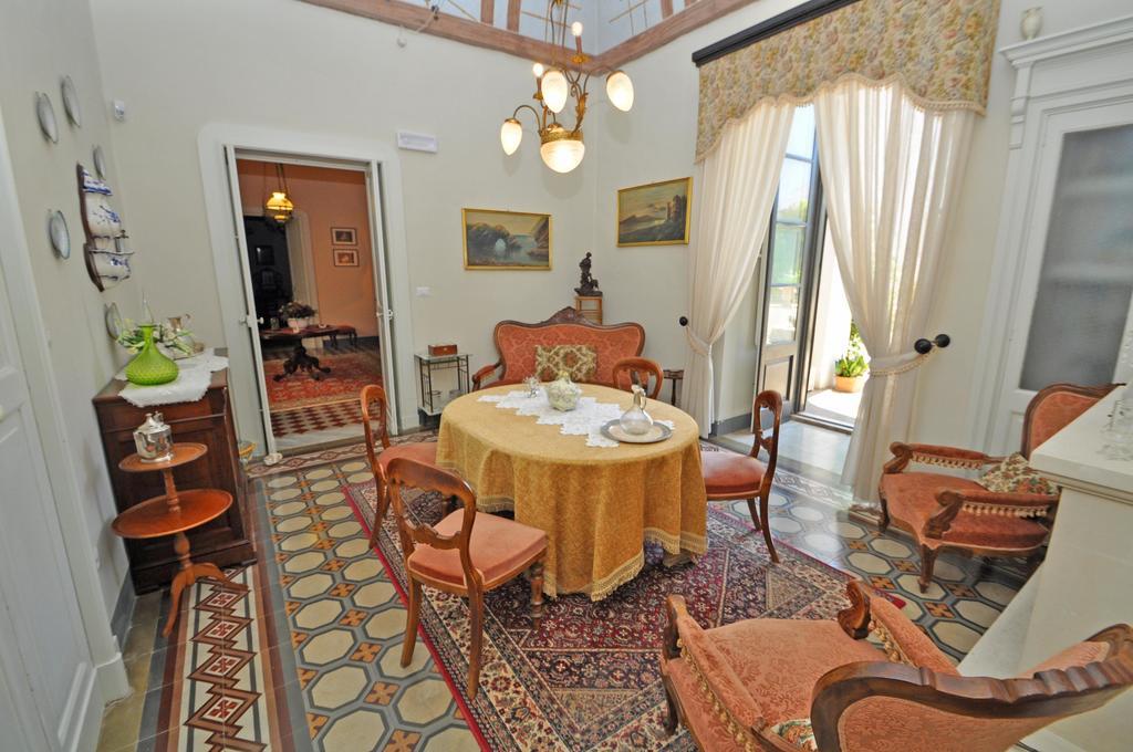 Palazzo De Donatis B&B Melissano Eksteriør bilde